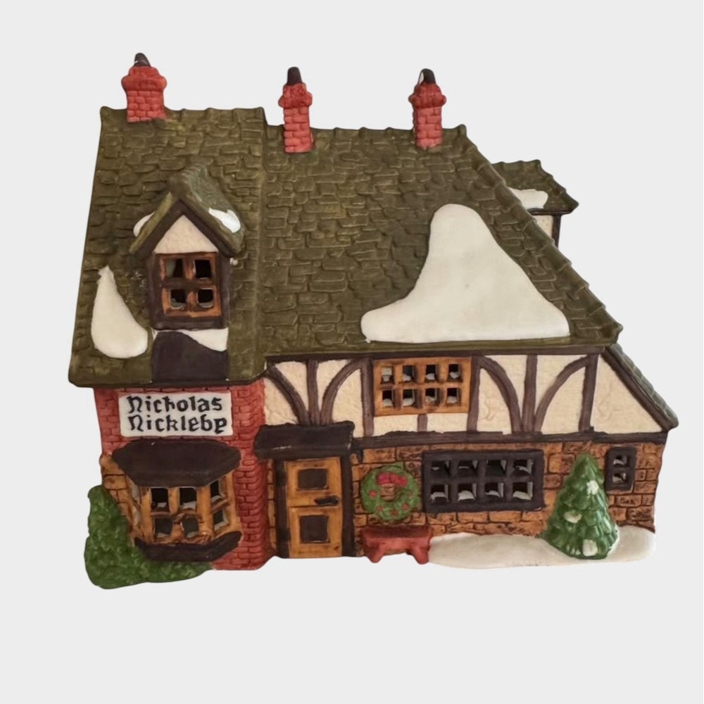 Dept 56 Dickens Christmas Village Nicholas Nickleby Cottage 5925-0 With Box